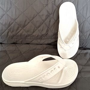 Crocs Classic Flip Flops, size 8
